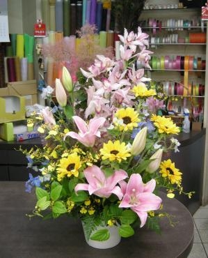 お祝いのお花をお届けしたよ(=^・^=)「不二花店」（岡山県岡山市北区の花屋）のギャラリー写真